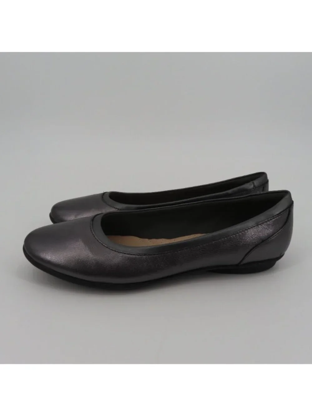 Clarks Collection Women 8.5 M Gray Shimmer Round Toe Ballet Flats Comfort Shoes